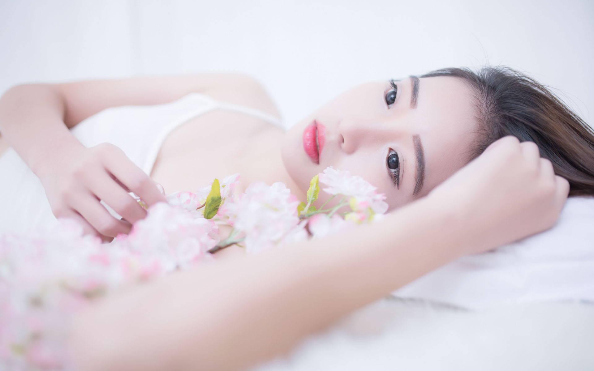 王毅分别会见上合组织秘书长和乌兹别克斯坦、塔吉克斯坦、巴基斯坦、伊朗外长